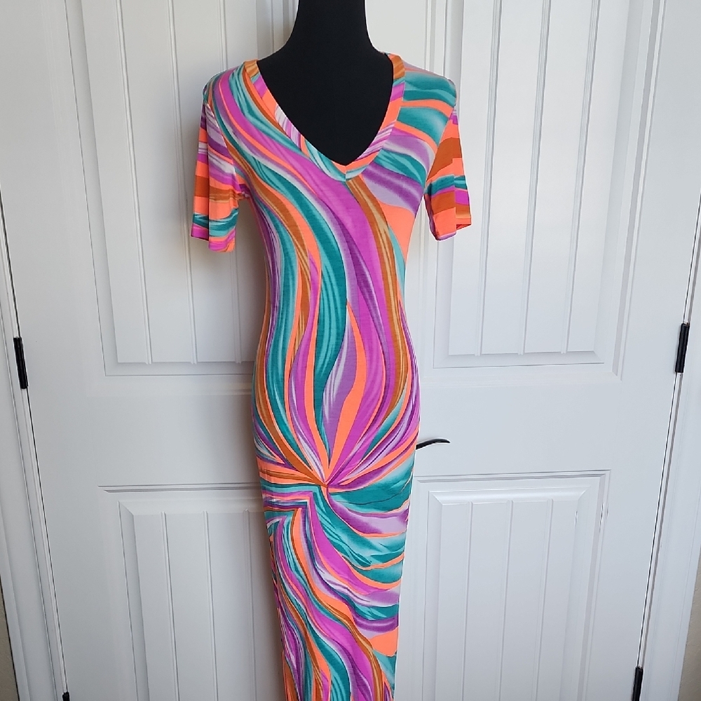 V-Neck Maxi Dress in Multicolor Swirl